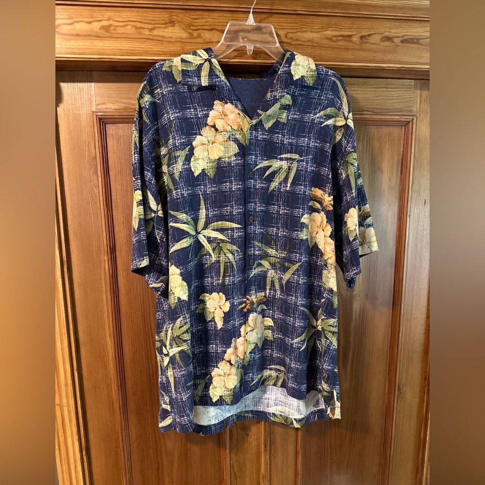 Tommy Bahamas Floral Hawaiian Shirt - Blue and Yellow 100% silk Mens XL